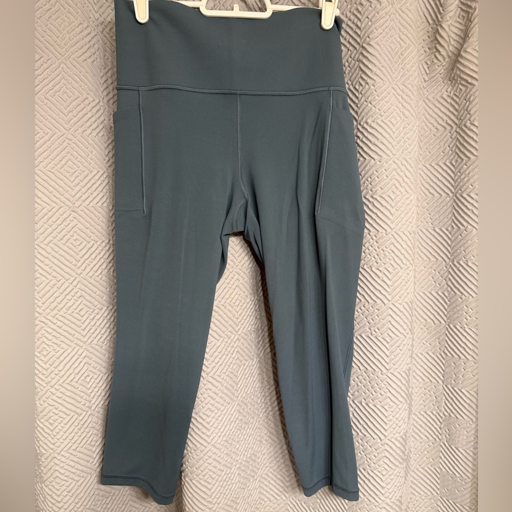 Athleta crop leggings